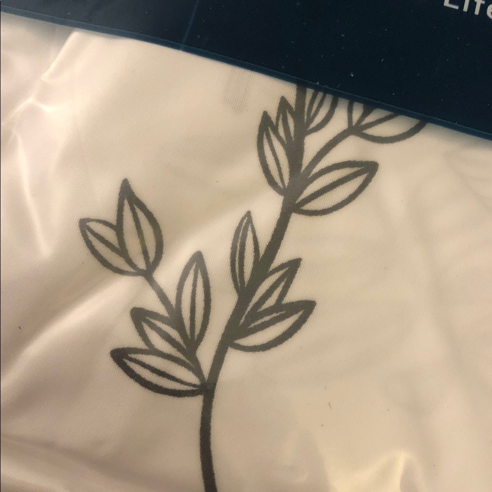 🆕Amazon White and Gray Floral Duvet Cover Set. size King - Picture 5 of 9